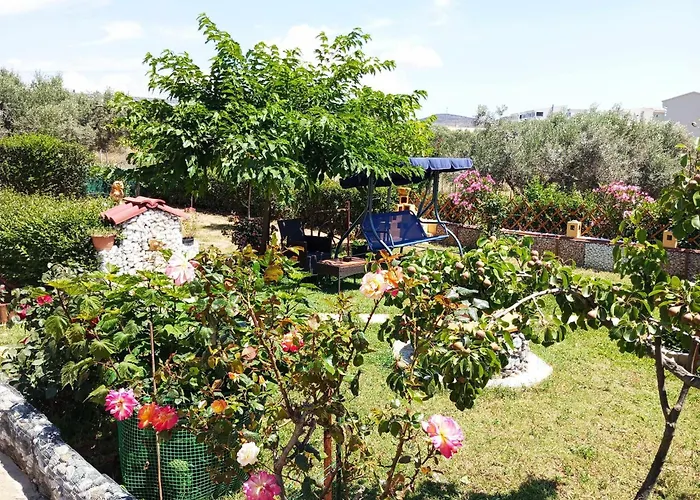 Dora\'S Garden Villa