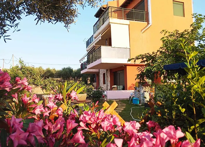 Dora\'S Garden Villa
