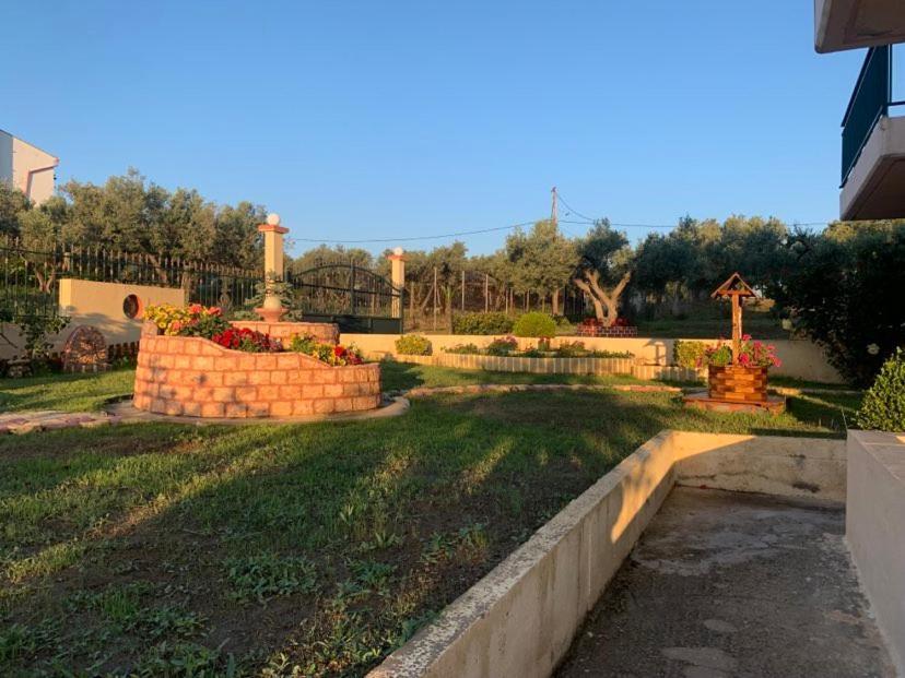 Dora's Garden