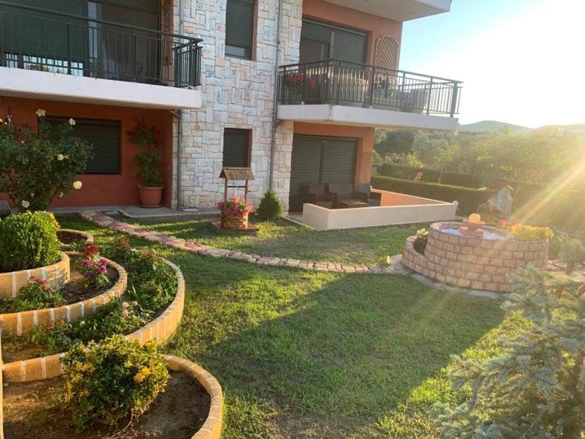 Dora's Garden Apartment *