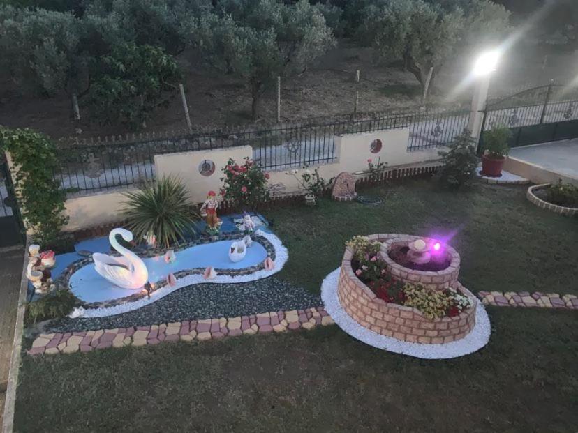 Dora's Garden Apartment