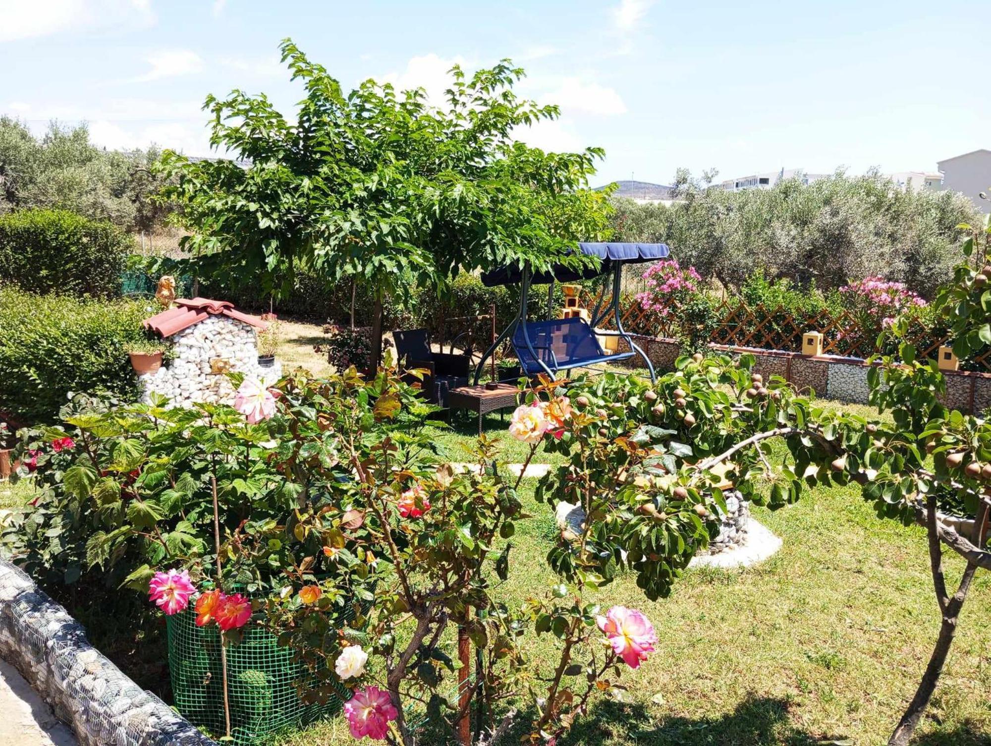 Apartment Dora's Garden *