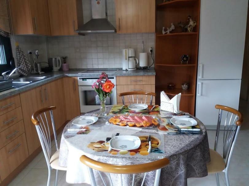 Dora's Garden Apartment *
